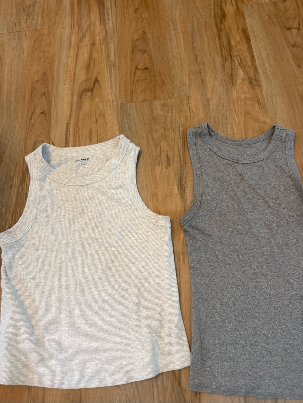 Old Navy womens Ribbed Tank Tops in Light Gray & Dark Gray Duo